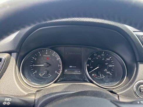 Used 2018 Nissan Rogue SV AWD/4WD image 14