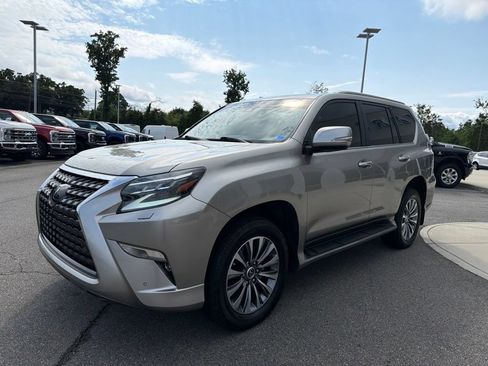 Used 2023 Lexus GX 460 Luxury w/ Accessory Package AWD/4WD image 8