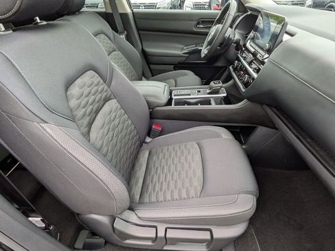 Used 2025 Nissan Pathfinder SV w/ SV Premium Package FWD image 25