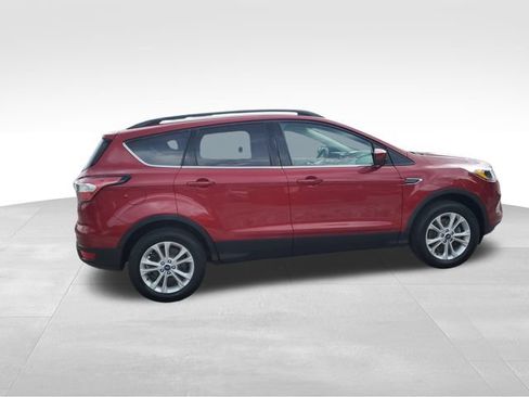 Used 2018 Ford Escape SE w/ SE Sync 3 Package AWD/4WD image 3