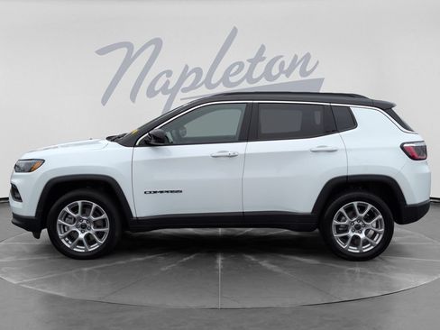 Used 2025 Jeep Compass Limited AWD/4WD image 4