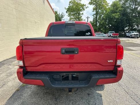 Used 2017 Toyota Tacoma TRD Off-Road w/ Premium & Technology Package AWD/4WD image 5
