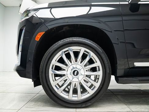 Used 2022 Cadillac Escalade Premium Luxury image 16