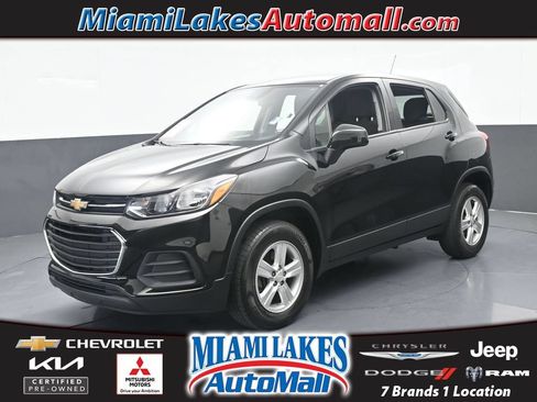 Used 2022 Chevrolet Trax LS w/ Tint and Cruise Package AWD/4WD image 1