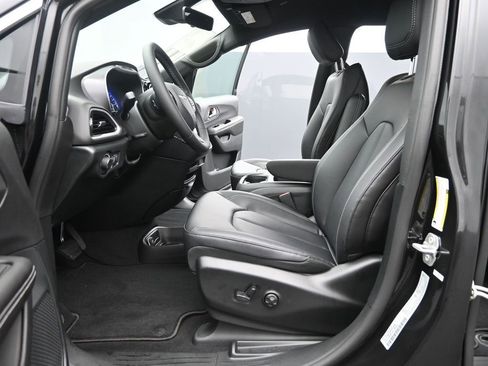 New 2026 Chrysler Voyager LX image 10