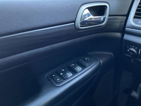 Used 2019 Jeep Grand Cherokee Altitude RWD image 19