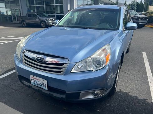 Used 2010 Subaru Outback 2.5i Premium AWD/4WD image 4