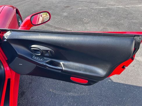 Used 2004 Chevrolet Corvette Convertible w/ Preferred Equipment Group RWD image 16