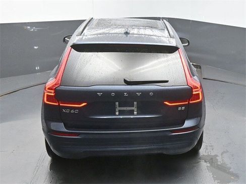 Certified 2022 Volvo XC60 B5 Momentum w/ Climate Package image 47