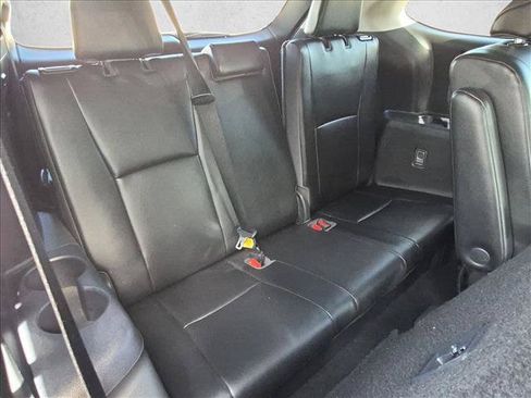 Used 2021 Toyota Highlander XLE FWD image 19