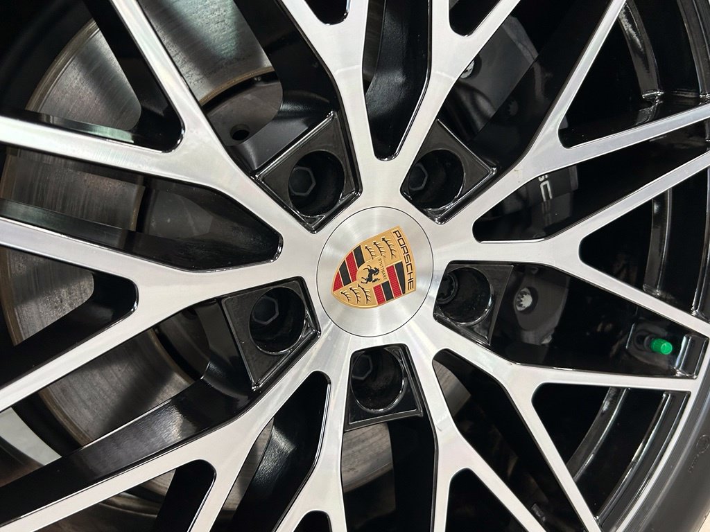 Used 2025 Porsche Cayenne AWD/4WD image 10