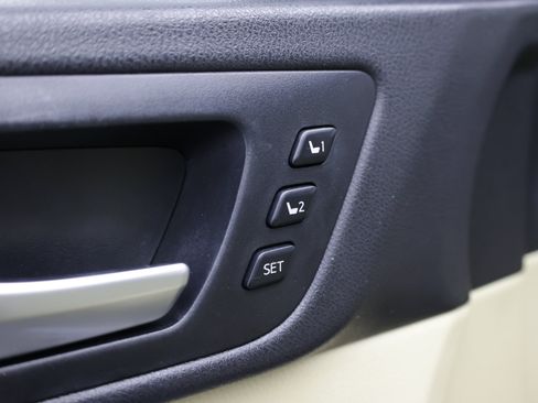 Used 2016 Toyota Highlander Limited w/ Driver Technology Package FWD image 15