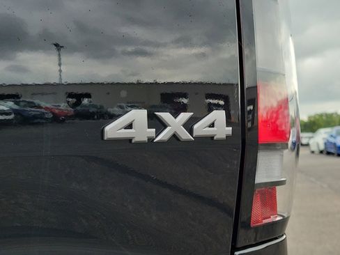 Used 2025 Nissan Frontier SV w/ Tow Package image 7