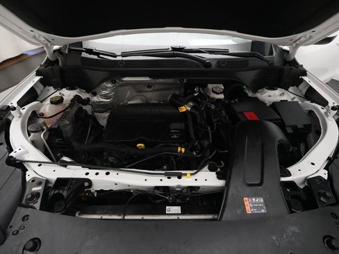 Used 2024 Chevrolet Trax LT w/ Sunroof Package FWD image 3