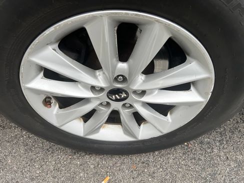 Used 2019 Kia Sorento AWD V6 image 5