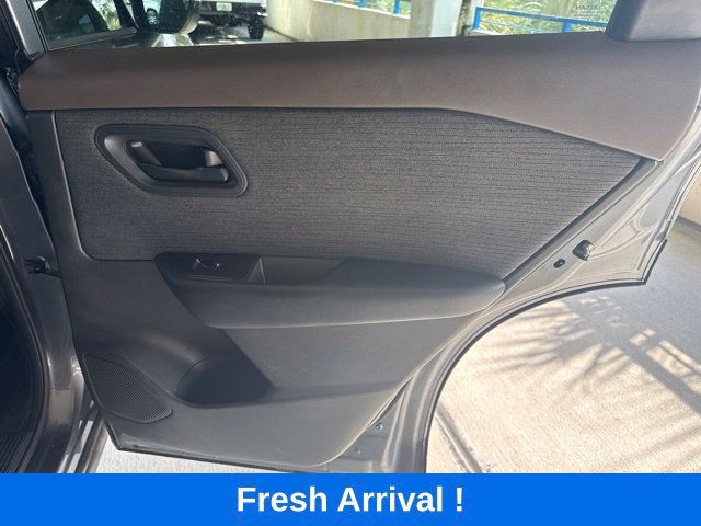 Used 2023 Nissan Rogue S FWD image 14