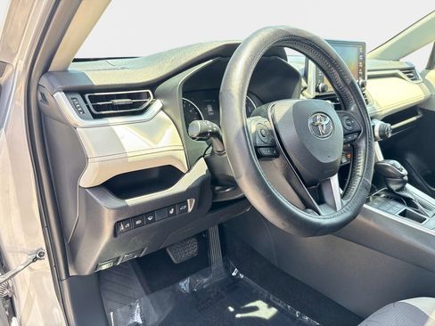 Used 2019 Toyota RAV4 XLE AWD/4WD image 18