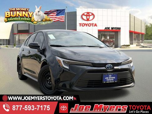 Used 2025 Toyota Corolla LE FWD image 1