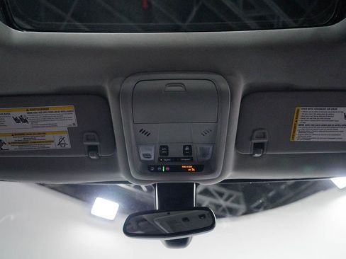 Used 2022 GMC Terrain SLE w/ Driver Convenience Package AWD/4WD image 38