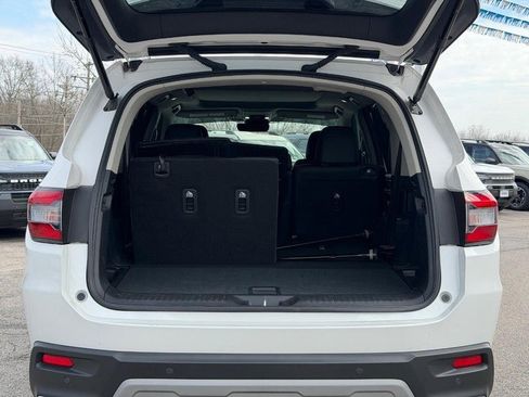 Used 2025 Honda Pilot Touring image 4