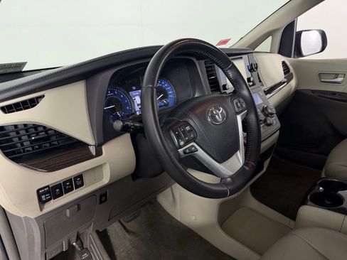 Used 2016 Toyota Sienna XLE w/ XLE Navigation Package image 20