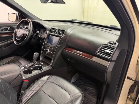 Used 2018 Ford Explorer Platinum AWD/4WD image 13