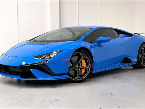 Used 2023 Lamborghini Huracan Tecnica image 3