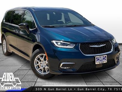 New 2025 Chrysler Pacifica Select