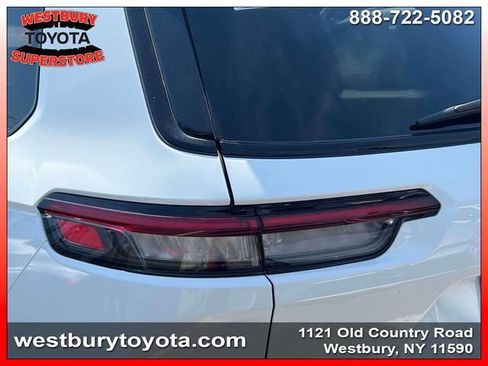 Used 2024 Jeep Grand Cherokee L Laredo image 9