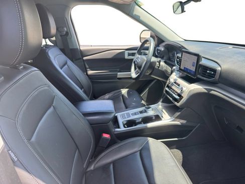 Certified 2023 Ford Explorer XLT w/ Equipment Group 202A RWD image 18