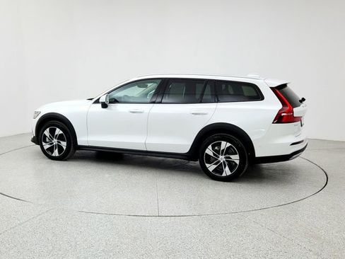 Certified 2025 Volvo V60 B5 Cross Country Plus image 7