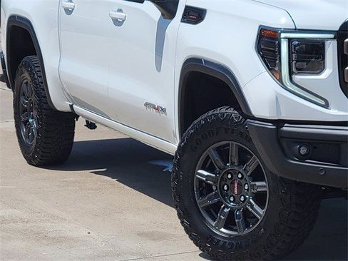 Used 2024 GMC Sierra 1500 AT4X image 10
