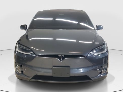 Used 2019 Tesla Model X image 2