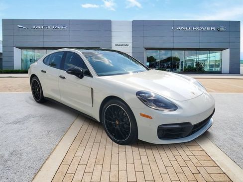 Used 2023 Porsche Panamera image 3