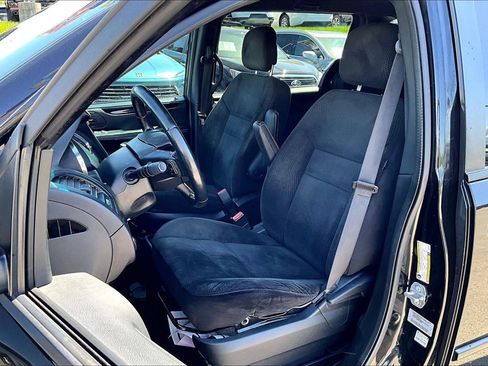Used 2017 Dodge Grand Caravan SE FWD image 19