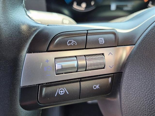 Used 2025 Hyundai Kona SEL FWD image 11