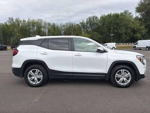 Used 2024 GMC Terrain SLE AWD/4WD image 25