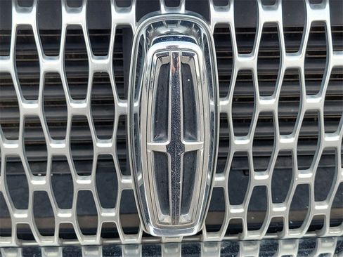 Used 2020 Lincoln Corsair Standard w/ Equipment Group 101A image 11