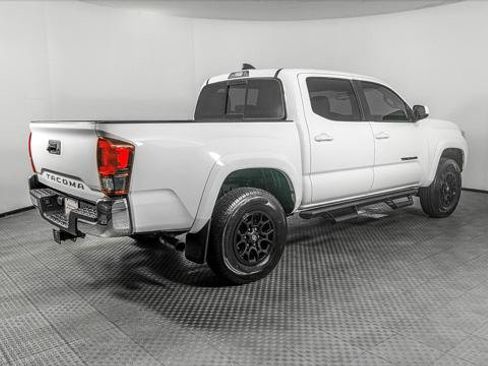 Used 2022 Toyota Tacoma SR5 RWD image 8
