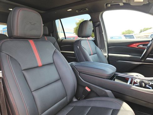 Certified 2025 Chevrolet Traverse RS w/ LPO, Floor Liner Package AWD/4WD image 29