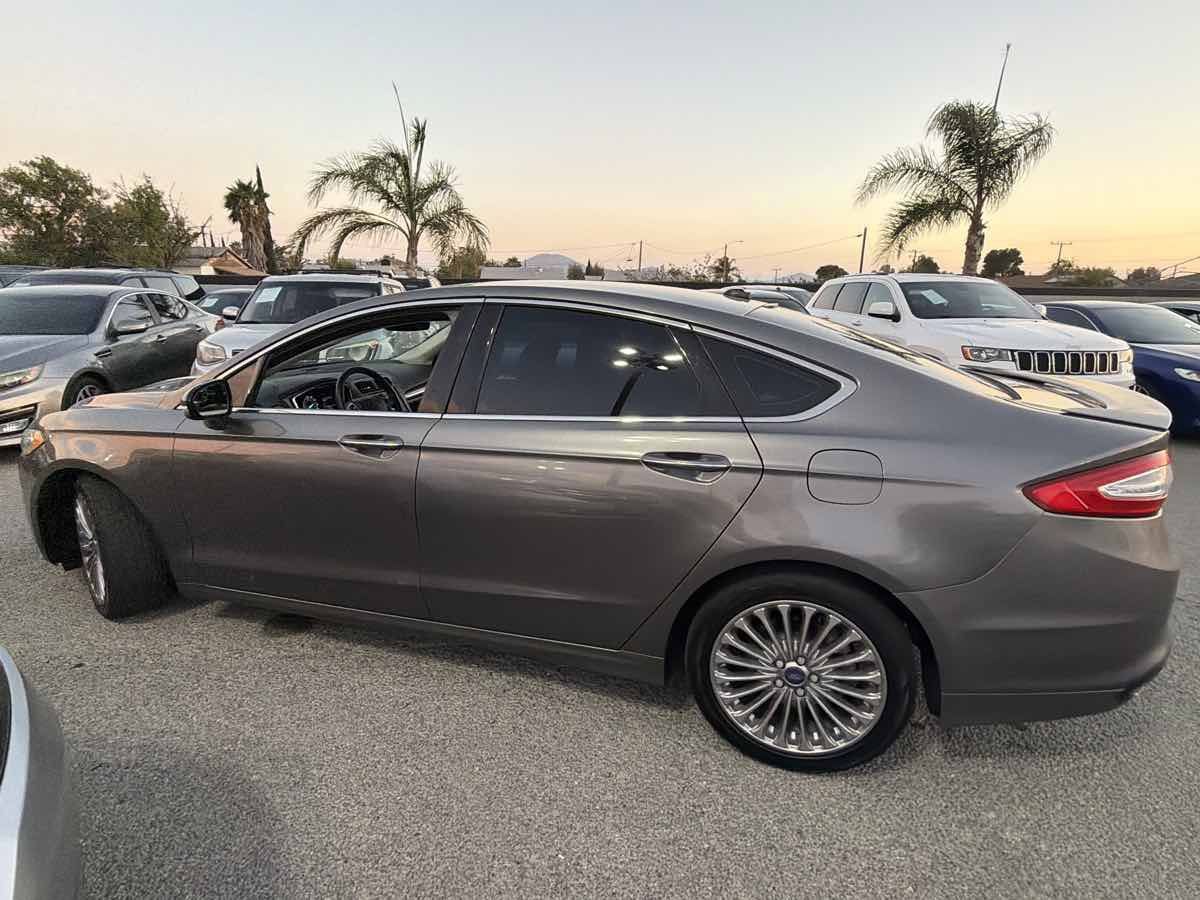 Used 2013 Ford Fusion Titanium FWD image 2