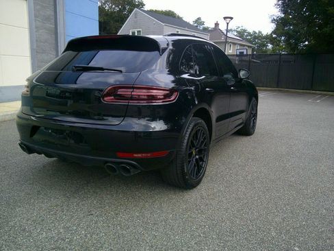 Used 2018 Porsche Macan Turbo image 4