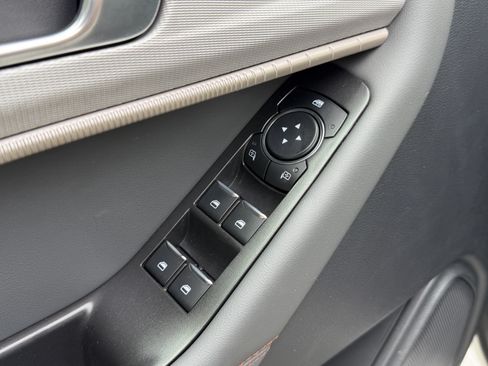 Used 2025 Ford Explorer Active RWD image 13