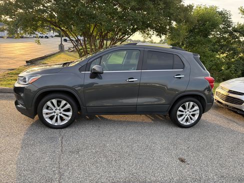 Used 2017 Chevrolet Trax Premier FWD image 7