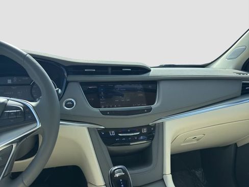 Used 2025 Cadillac XT5 Premium Luxury AWD/4WD image 15