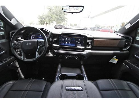 Used 2024 Chevrolet Silverado 2500 High Country w/ High Country Premium Package AWD/4WD image 9