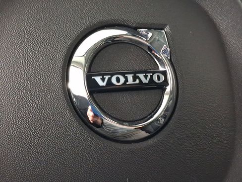 Certified 2025 Volvo V60 B5 Cross Country Plus AWD/4WD image 32