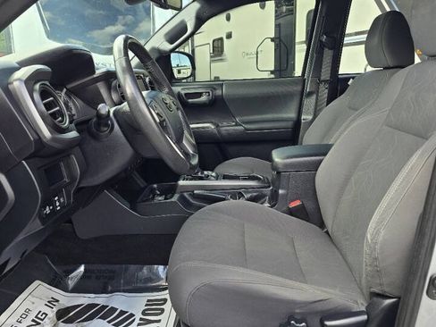 Used 2019 Toyota Tacoma TRD Off-Road AWD/4WD image 13