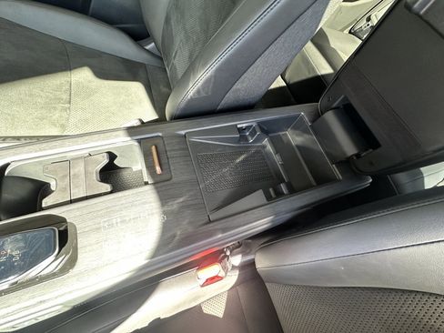 Used 2023 Nissan Ariya FWD image 33