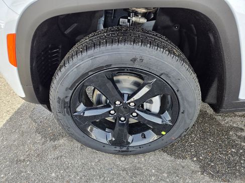 New 2026 Jeep Grand Cherokee L Limited image 31